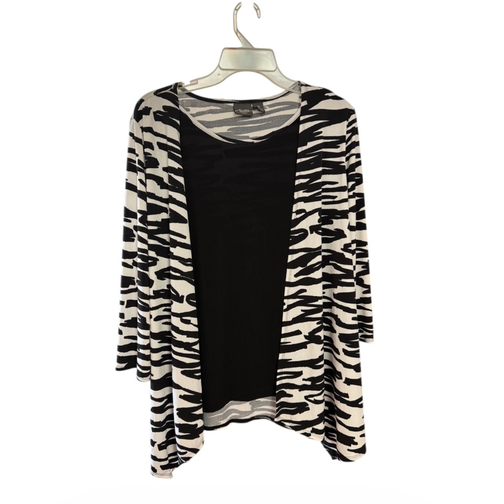 Chico’s Travelers Black & White Animal Print Cardigan Tank Set Size 2 US size L - Picture 2 of 5
